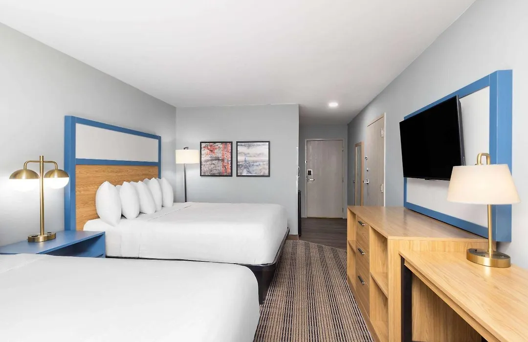 The Inn & Suites Omaha Near Zoo-1