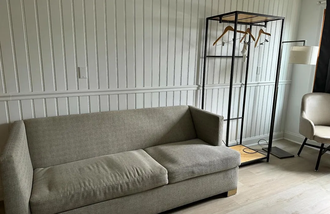 Hatchway Hotel-1