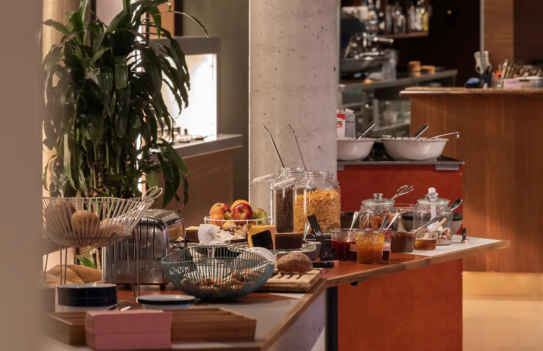 Yust Antwerp-1