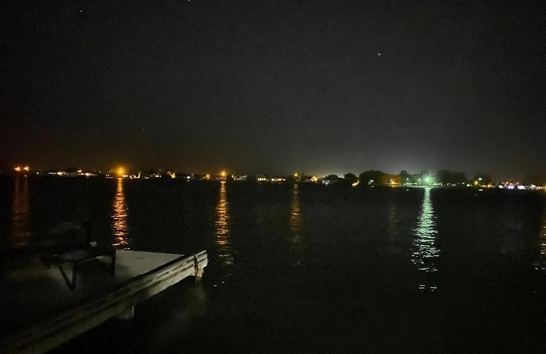 Lakeshore Inn Water Front-1