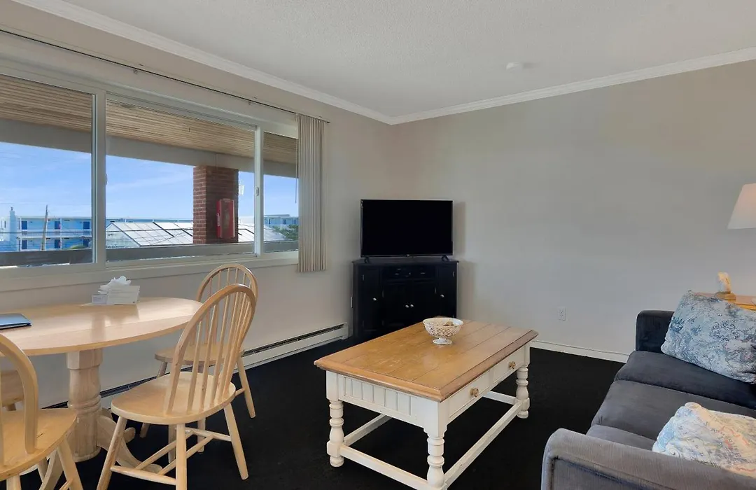 Montauk Oceanside Suites-1