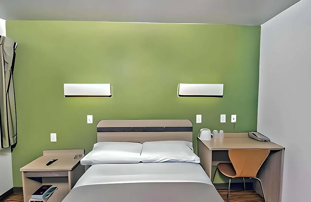 Motel 6 Colorado Springs, Co - South/Metro Area-1