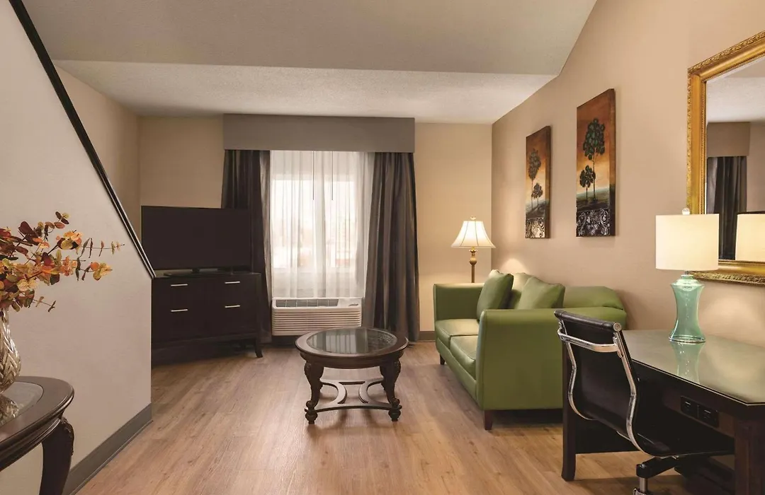 Radisson Hotel & Conference Center Rockford-1