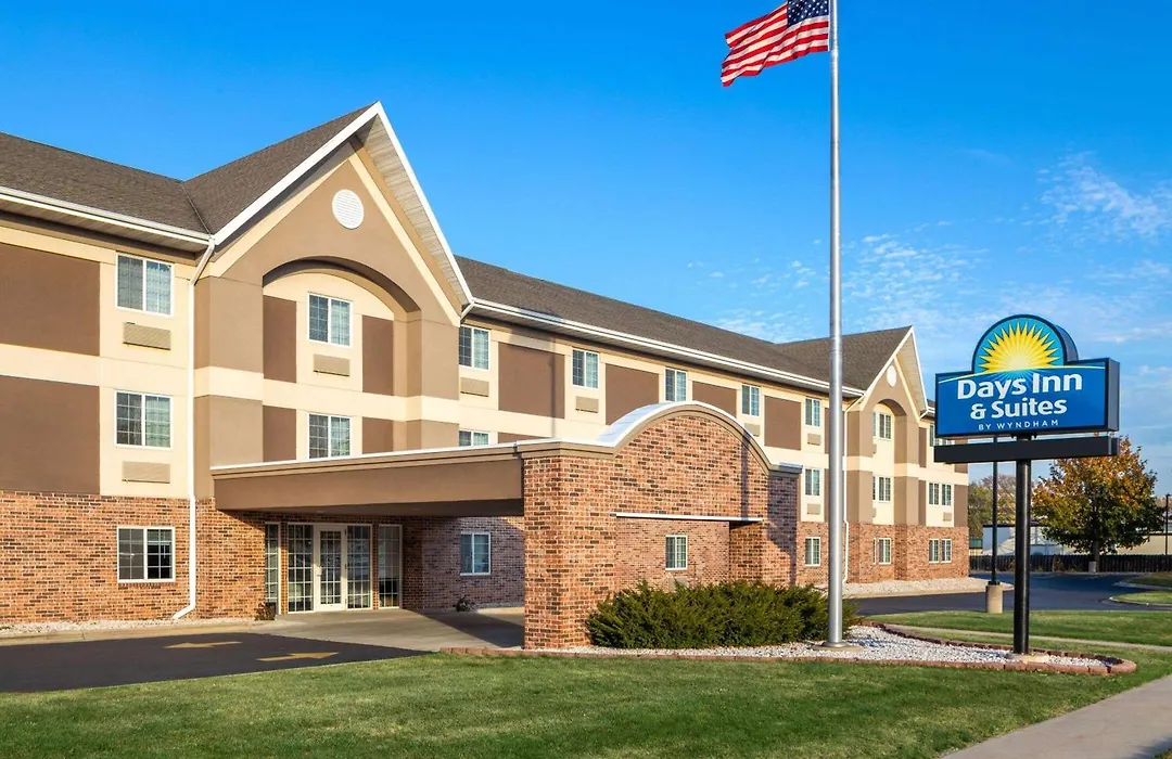 Days Inn & Suites By Wyndham Green Bay Wi-1