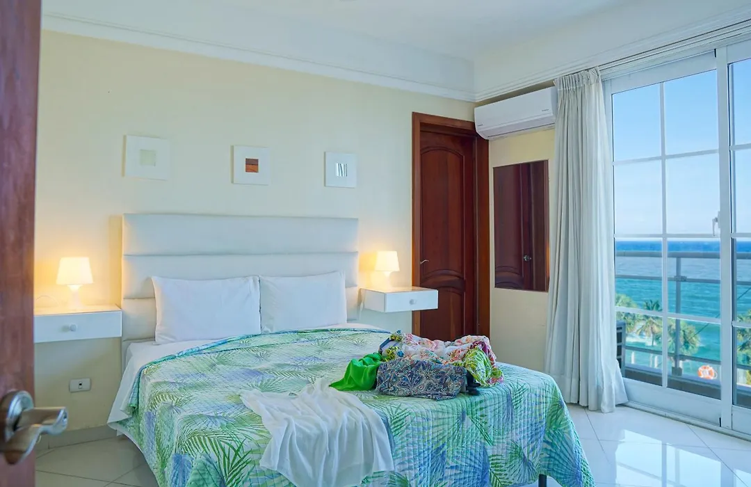 Hotel Shakey-1
