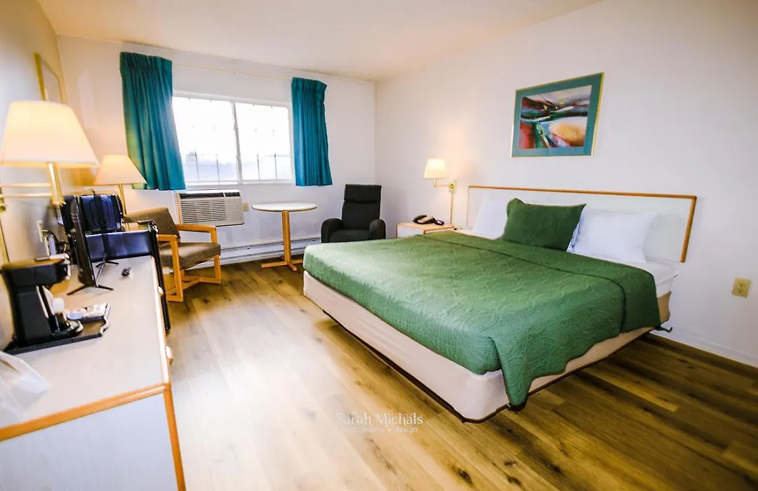 Mountain Host Motor Inn-1