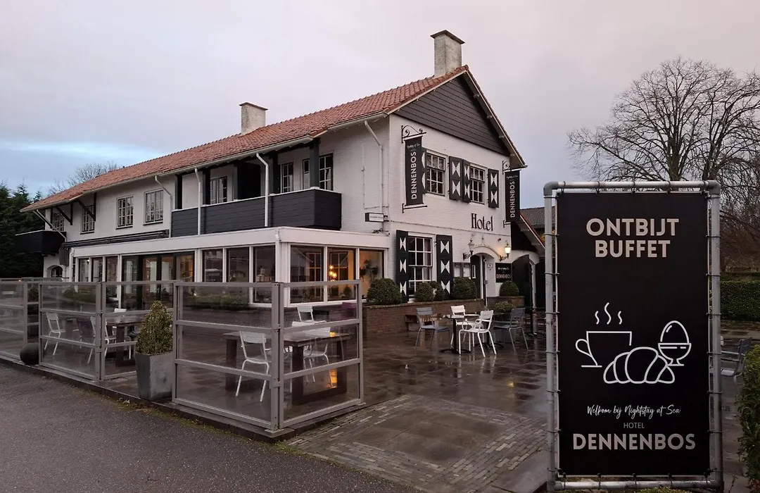 Strandhotel Dennenbos-1