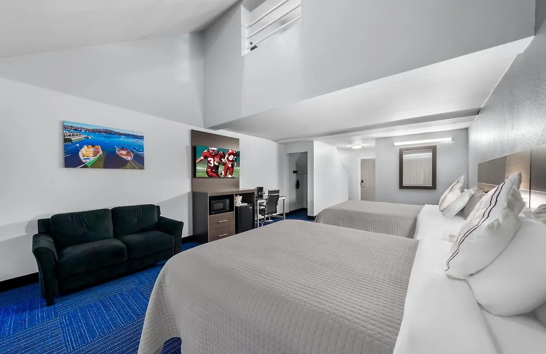 Admiralty Inn & Suites - A Red Collection Hotel-1