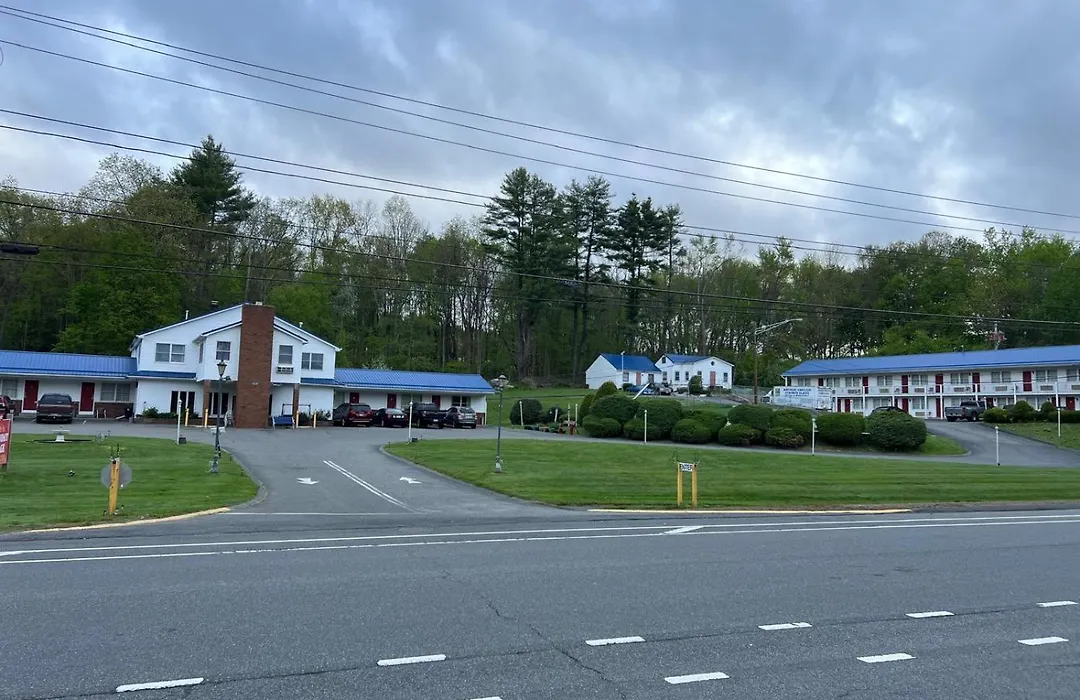 Economy Lodge 682 Main St Sturbridge-1
