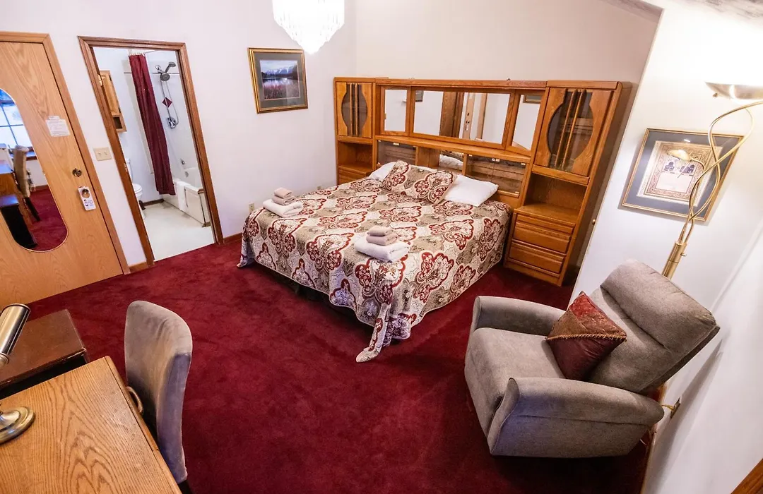 7 Gables Inn & Suites-1