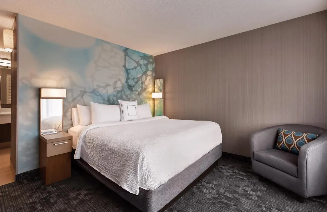 Courtyard By Marriott Topeka-1