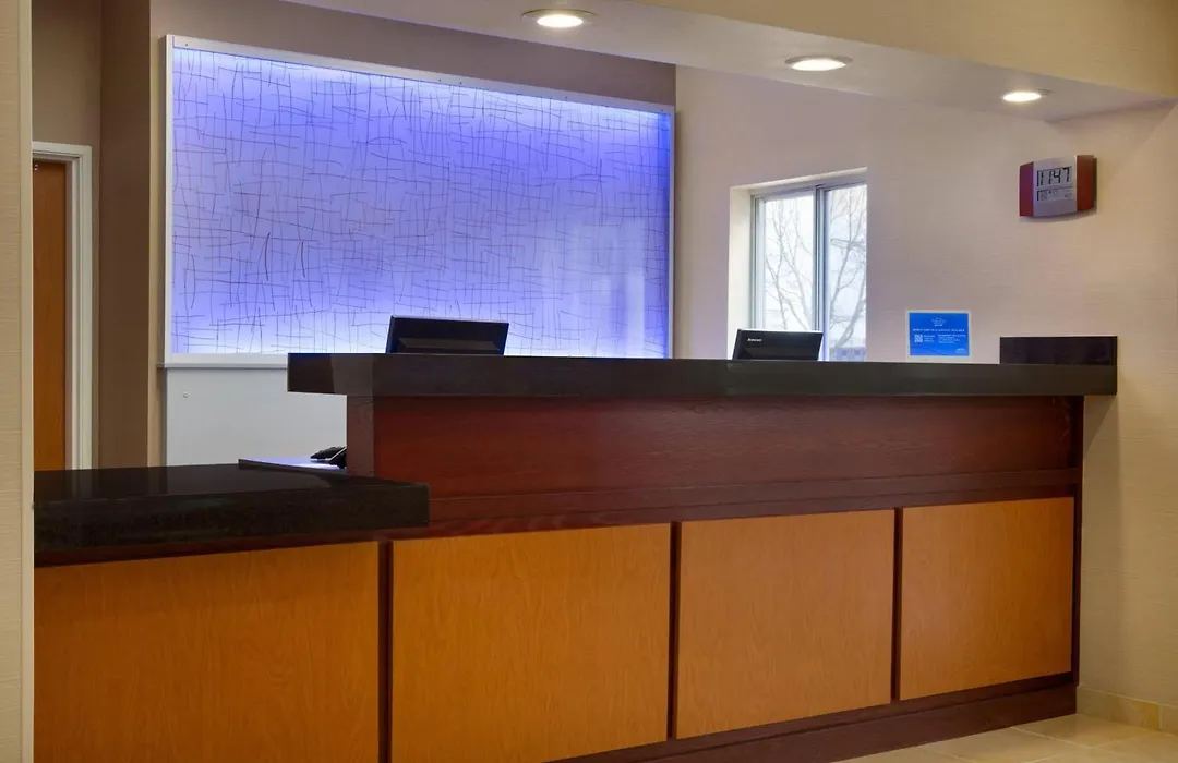 Country Inn & Suites By Radisson, Bismarck-Mandan-1