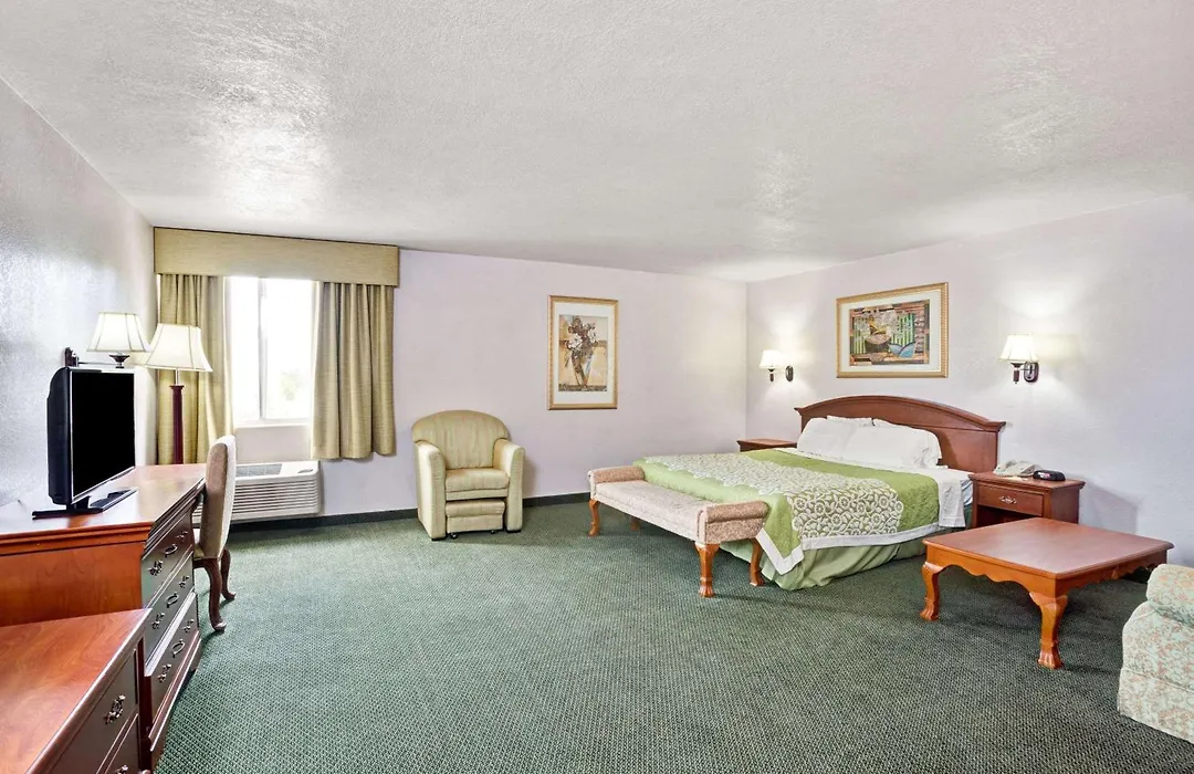 Days Inn & Suites By Wyndham Fullerton-1