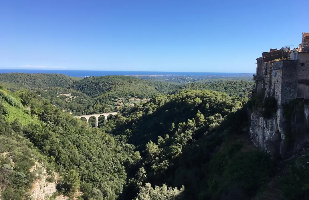 Au Pied des Baous-1