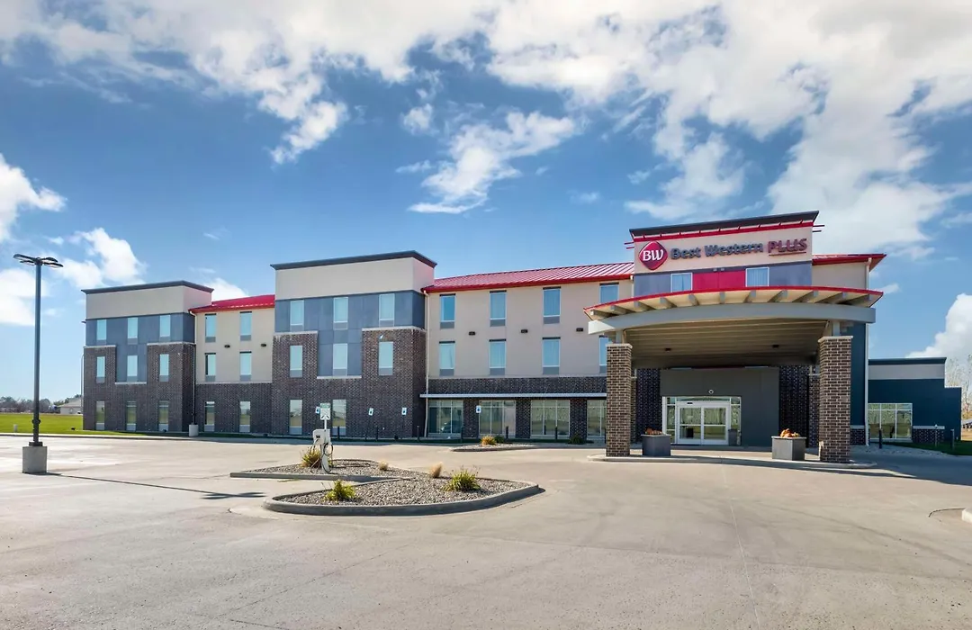 Best Western Plus Lakeview Hotel-1