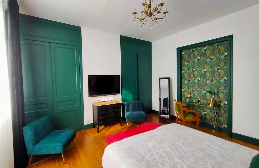 A La Villa Perroy les chambres sont spacieuses et les petit-déjeuners offerts-1