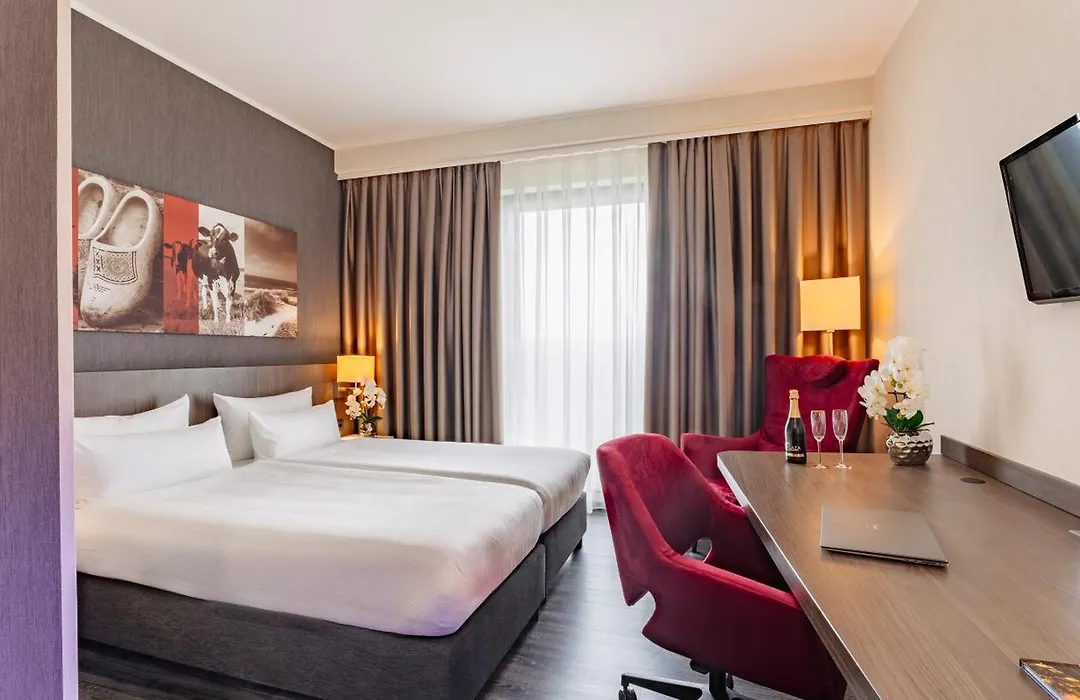 Plaza Premium Grand Winston-1