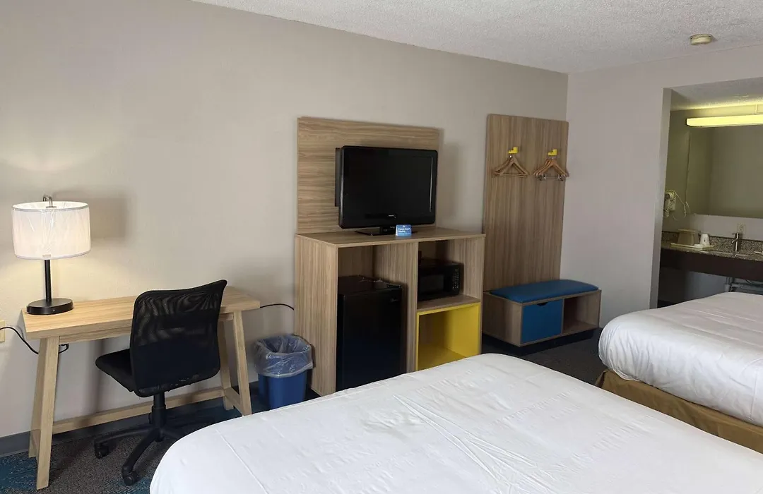 Days Inn By Wyndham Hannibal-1