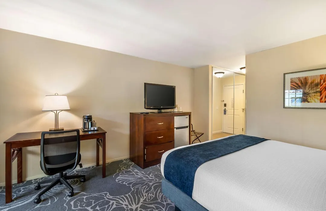 Best Western Plus Carpinteria Inn-1