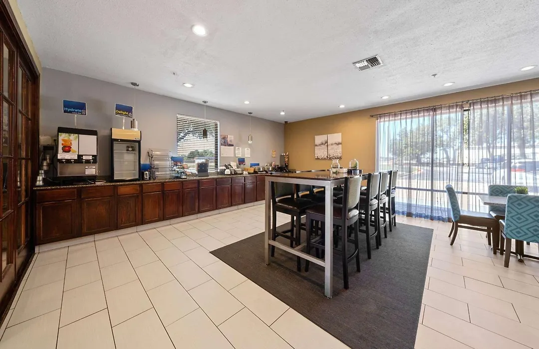 Days Inn By Wyndham Round Rock-1