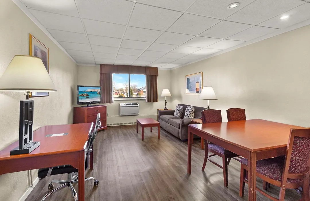 Quality Inn & Suites Green Bay Downtown-1