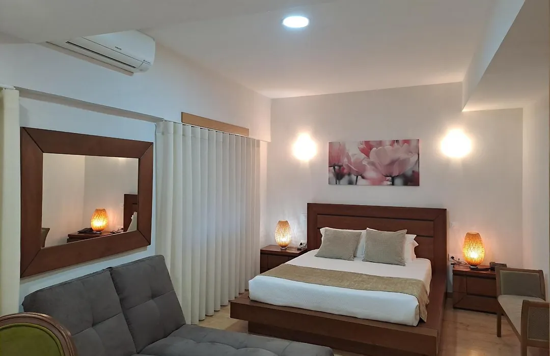 Hotel Square-1