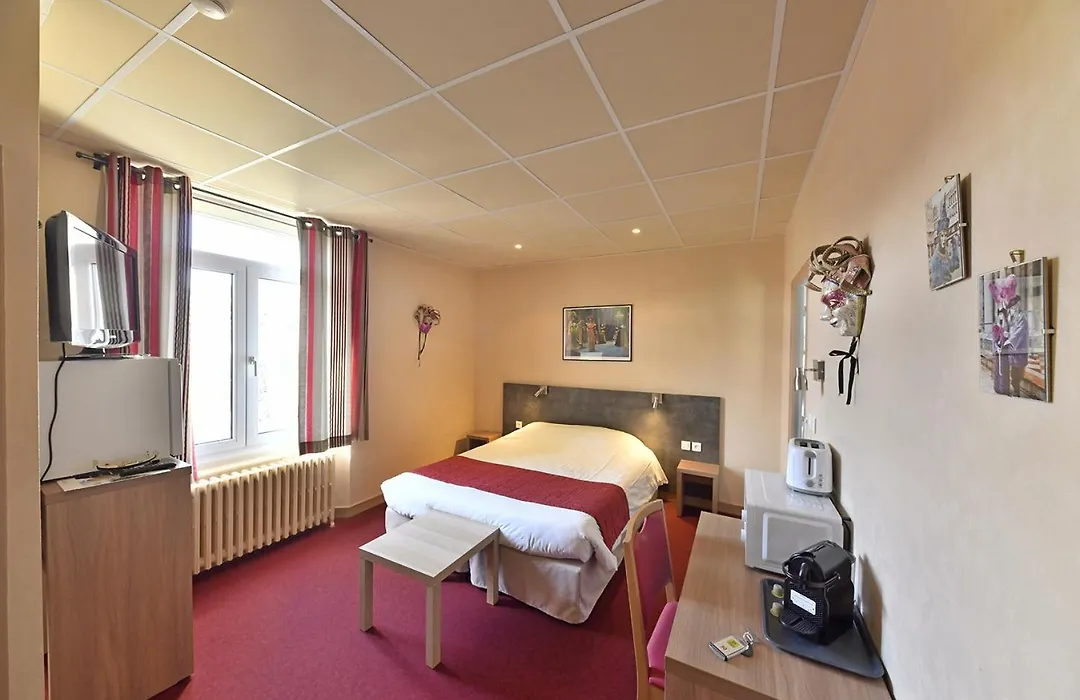 HOSTELLERIE du CANTAL-1