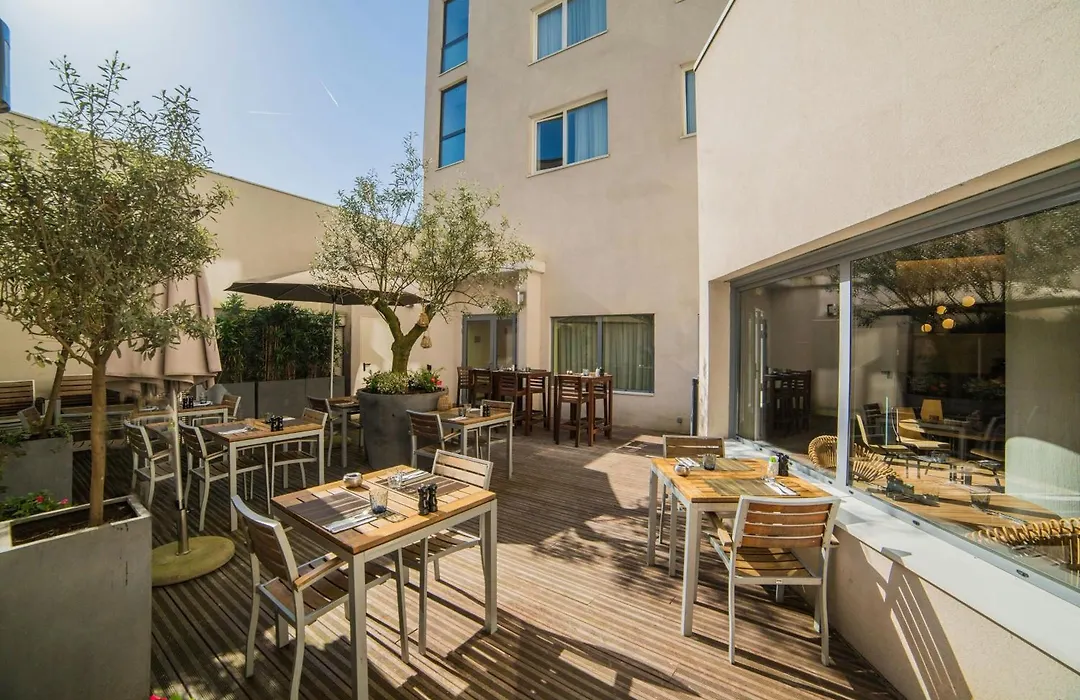 Courtyard By Marriott Paris Arcueil-1