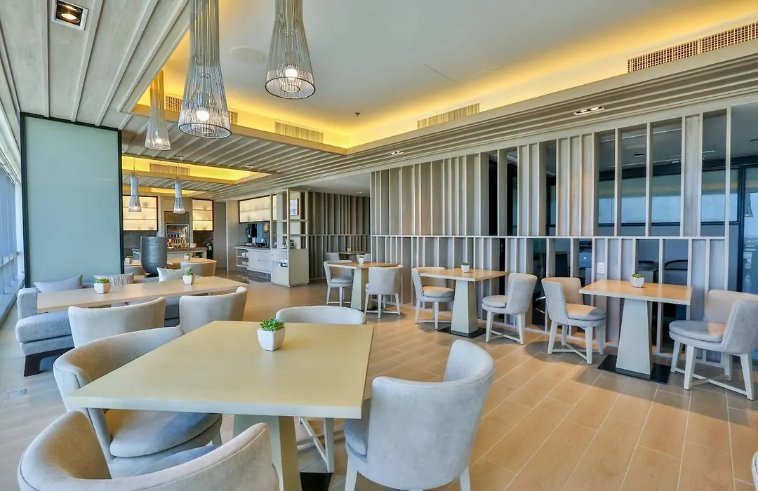 Courtyard By Marriott Iloilo-1