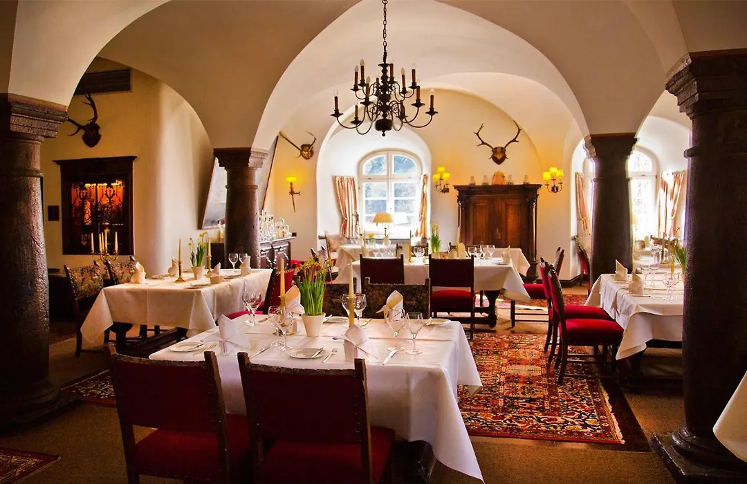 Hotel und Restaurant Burg Schnellenberg-1