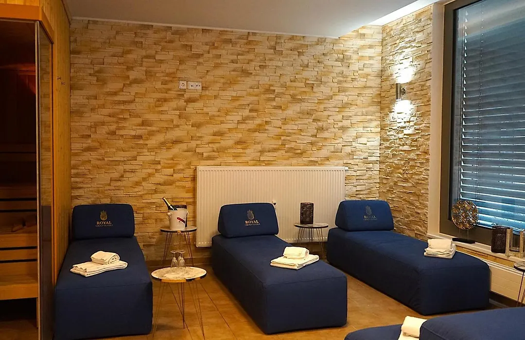Best Western Plus Royal Suites-1
