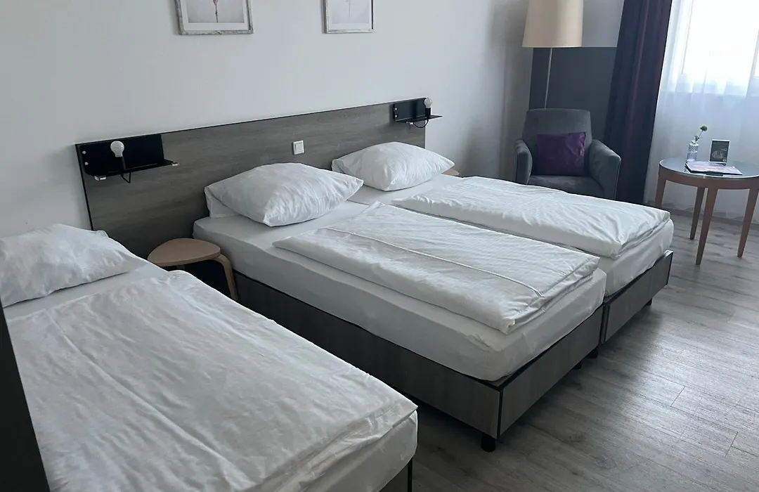 PRIMA Inn HOTEL&HOF NEURUPPIN - digitales&rezeptionsloses Motel-1