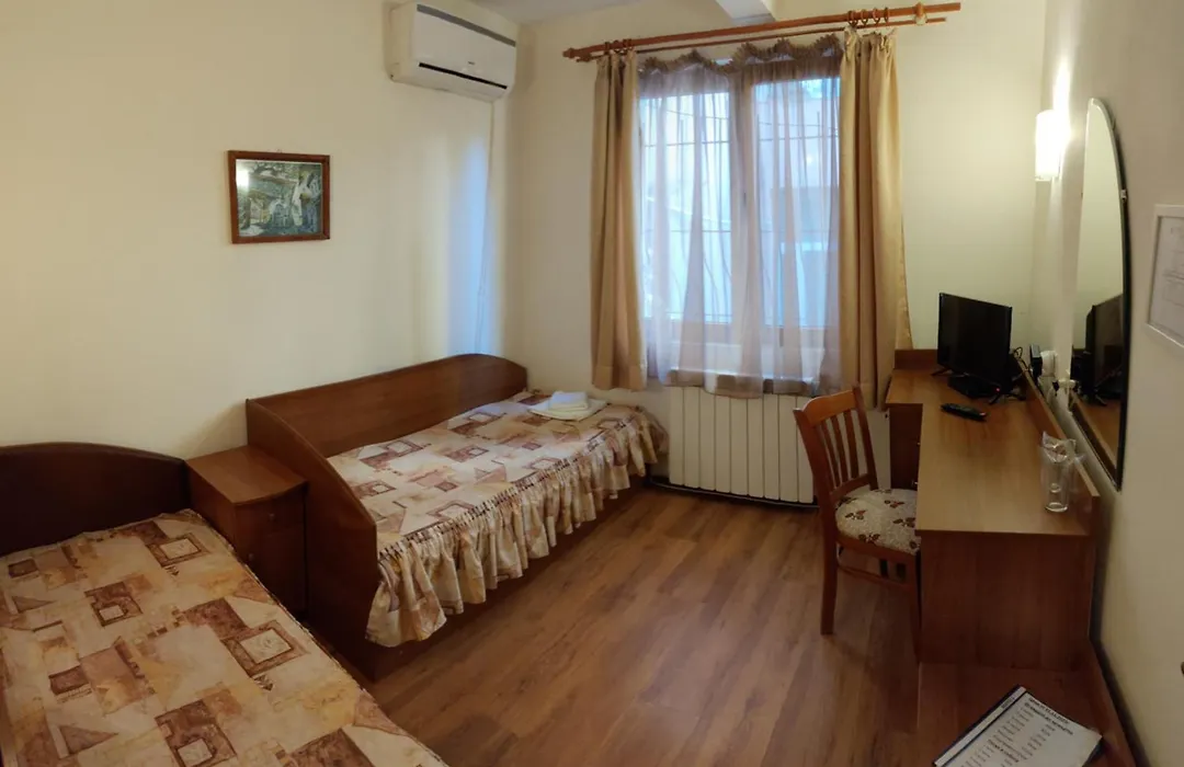 Medic Hotel-1