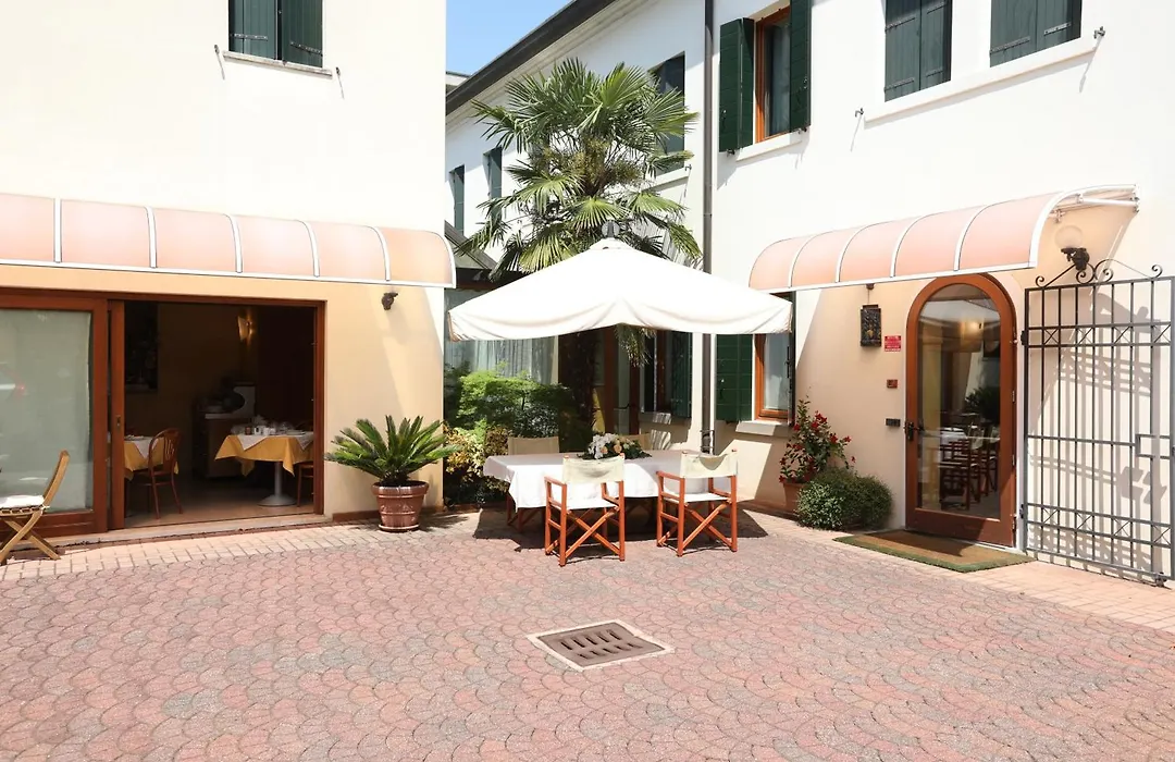 Hotel Cris-1