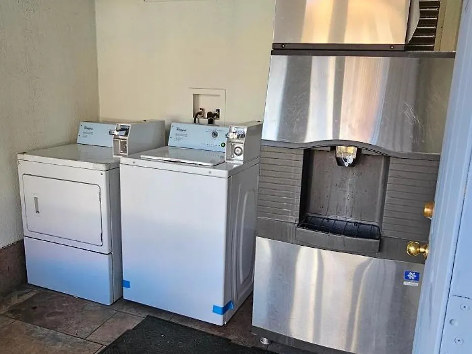 Travel Inn & Suite-1