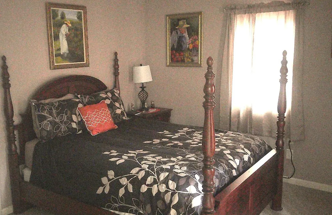 Lil Black Bear Inn-1
