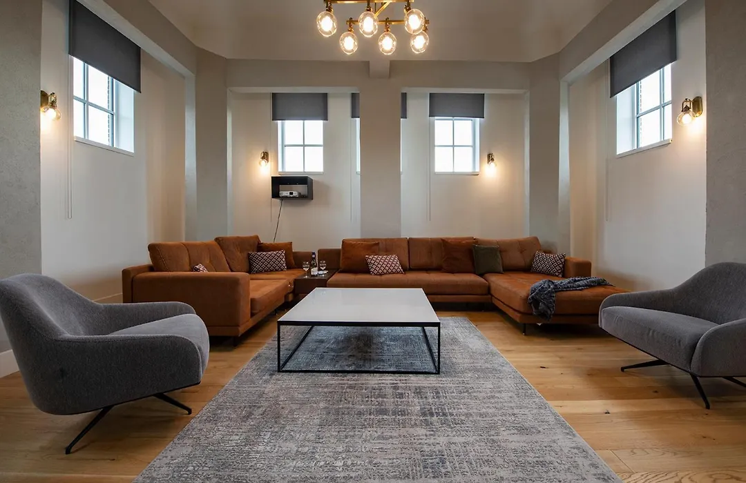 12A, Luxury & Unique, Cinema, Terrace, Stunning View, Central Location!-1