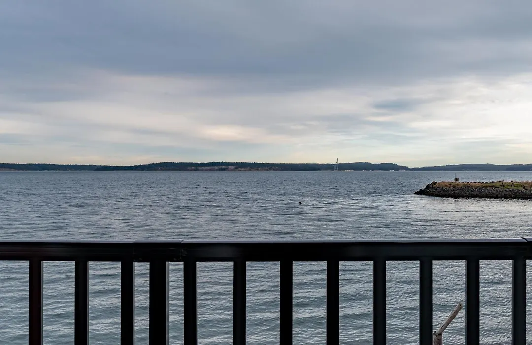 Water Front Inn-1