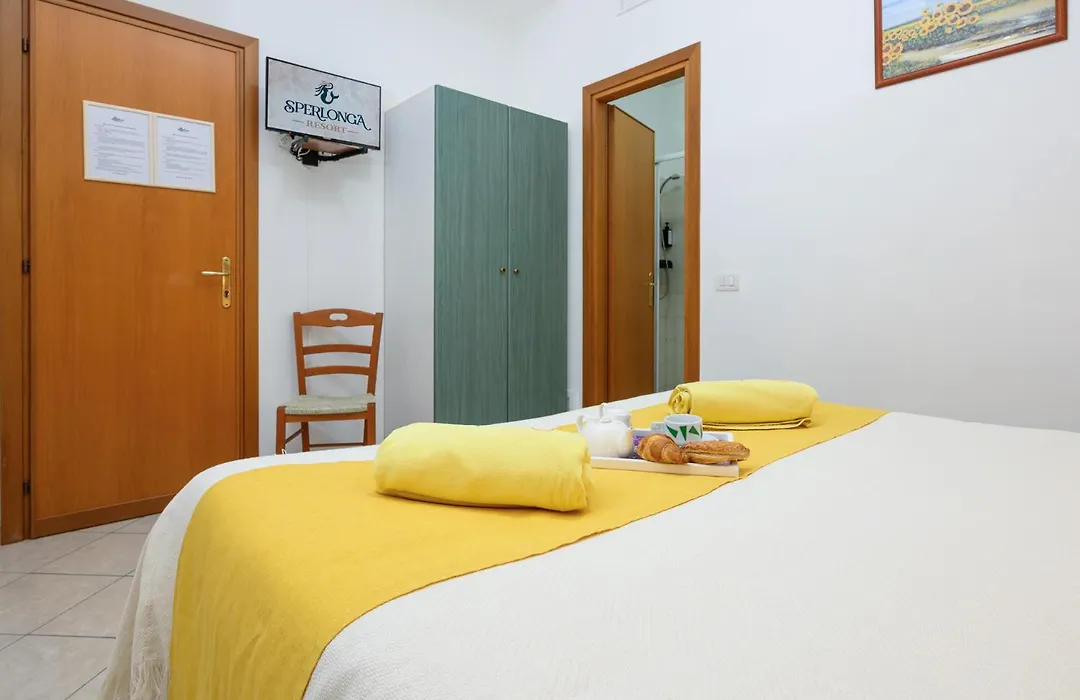 Girasole Room Sperlongaresort-1