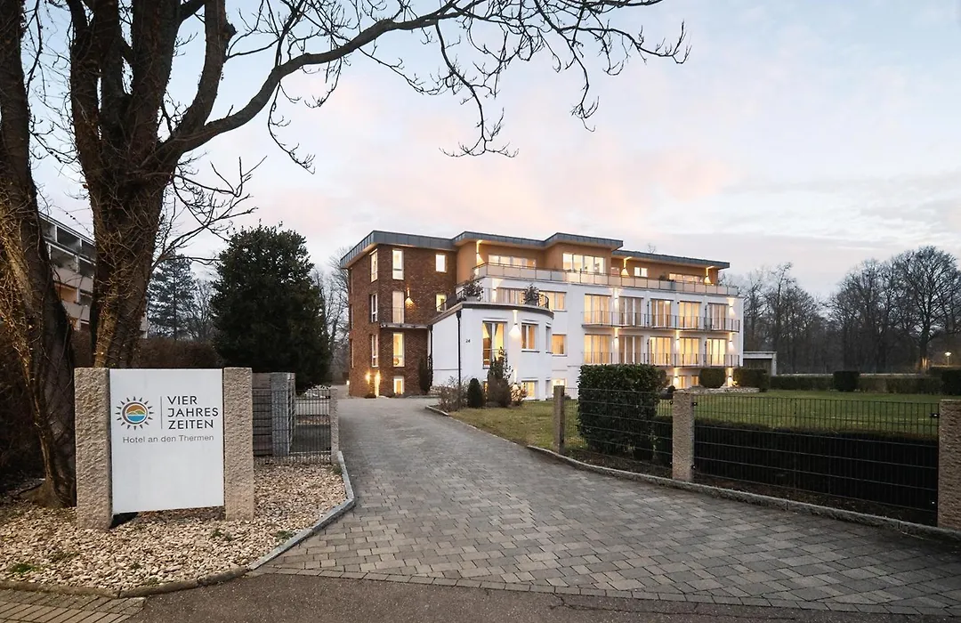 Hotel Vier Jahreszeiten an der Therme&Kliniken Bad Krozingen Nähe Freiburg&Schwarzwald Ideal für Wellness Kur&Business Ausflüge 24h Check In- WLAN&Parken gratis-1
