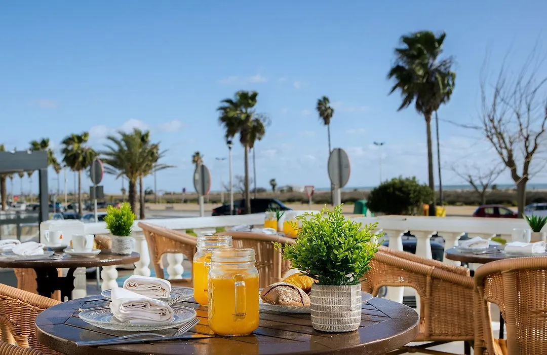 Hotel Playa Conil - Beachfront Studios & Suites-1