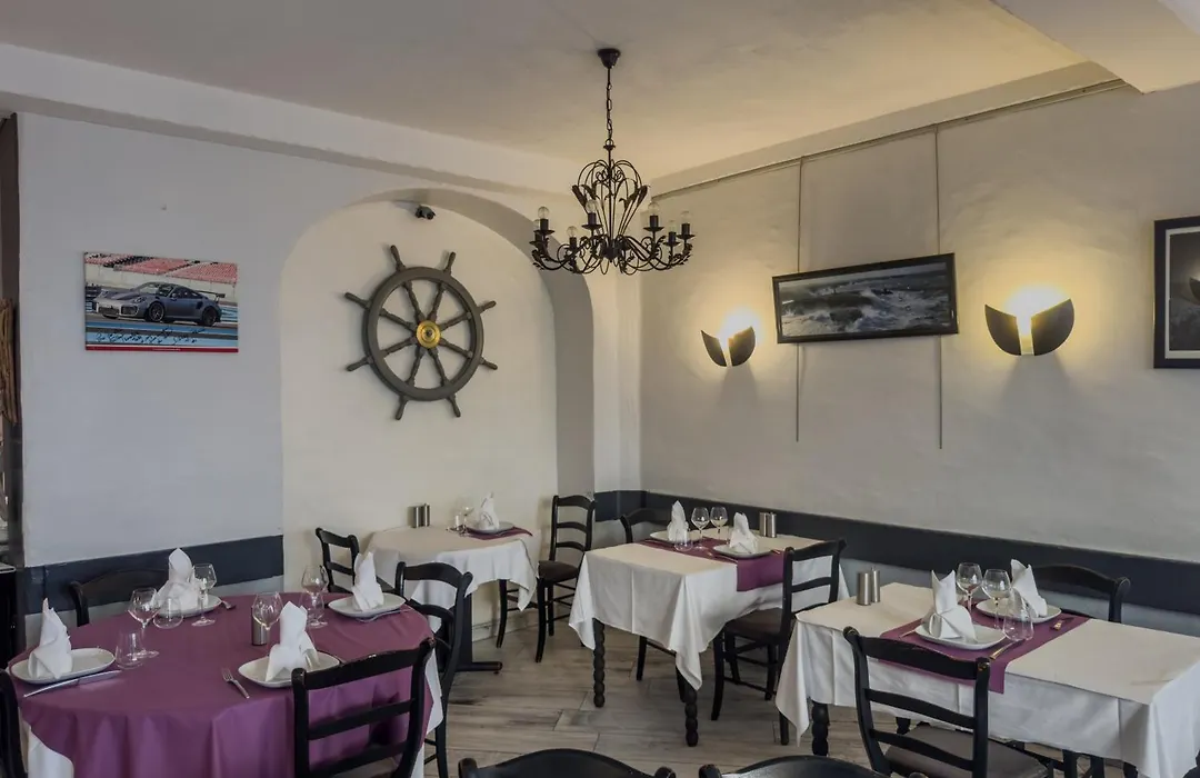 Logis Hôtel Les Chardons Bleus RESTAURANT LE BISTROT DE LA MER-1