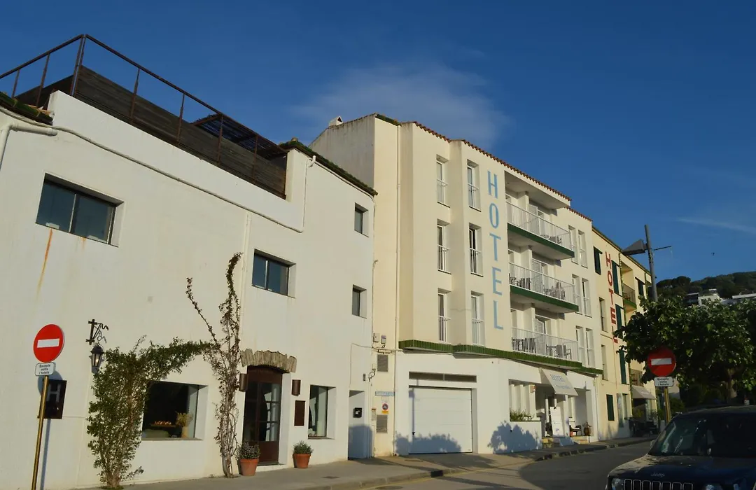 Hotel Nou Estrelles-1