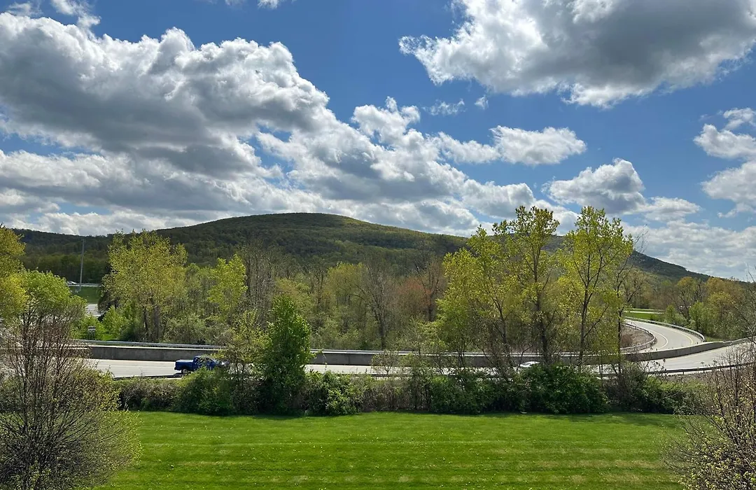 Courtyard By Marriott Fishkill-1