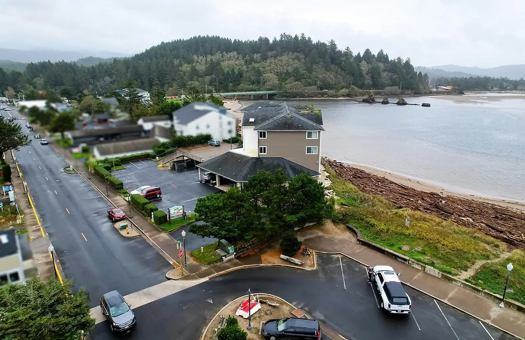 Siletz Bay Beachfront Hotel By Oyo Lincoln City-1