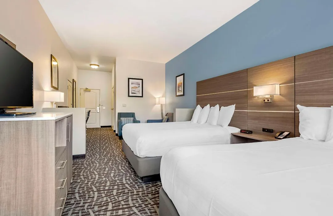 Best Western Plus Lake Elsinore Inn & Suites-1