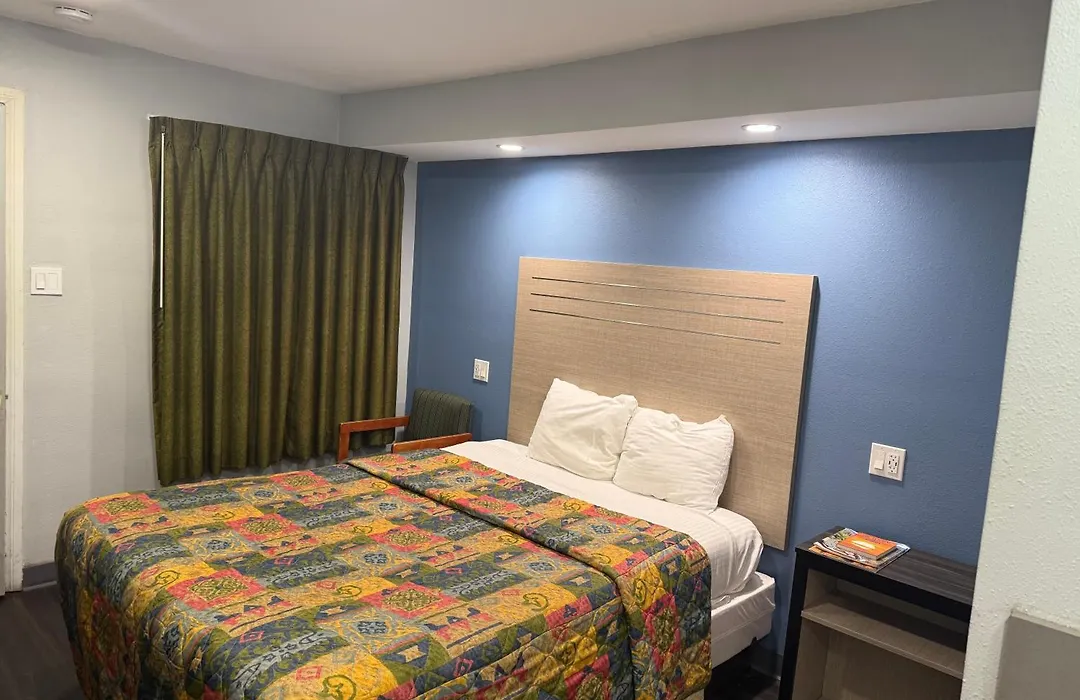 Bishop Elms Motel-1