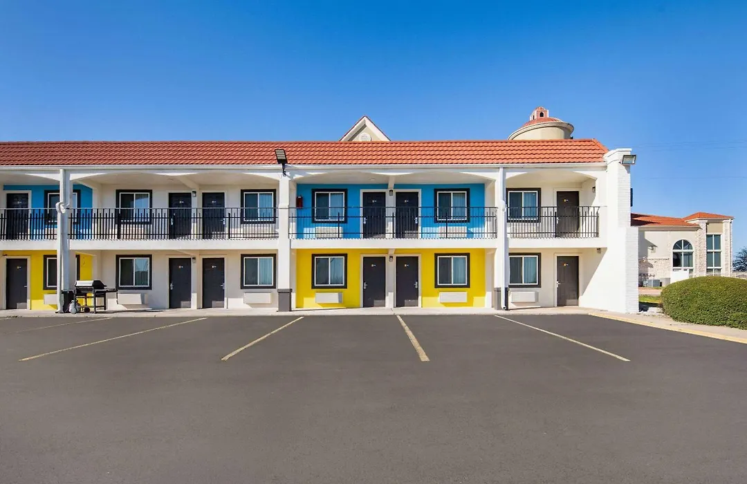 Days Inn By Wyndham Gainesville-1