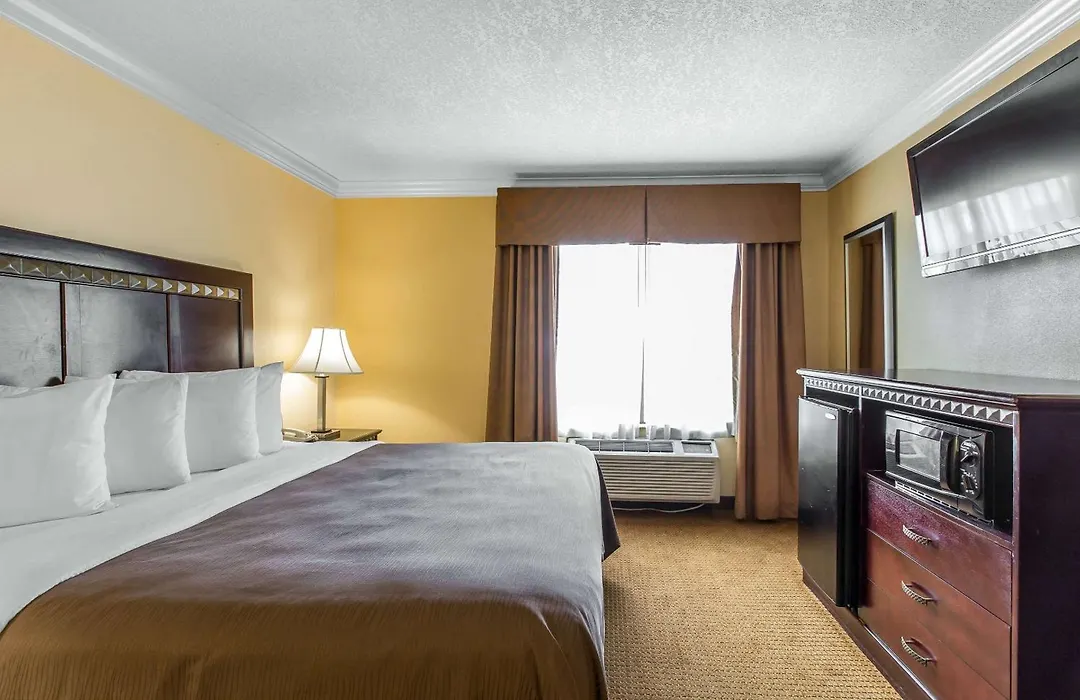 Quality Inn & Suites Bell Gardens-Los Angeles-1