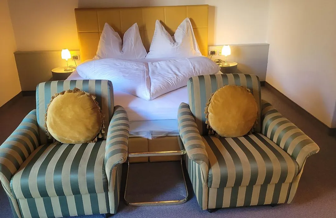 Hotel Schoenbrunn-1